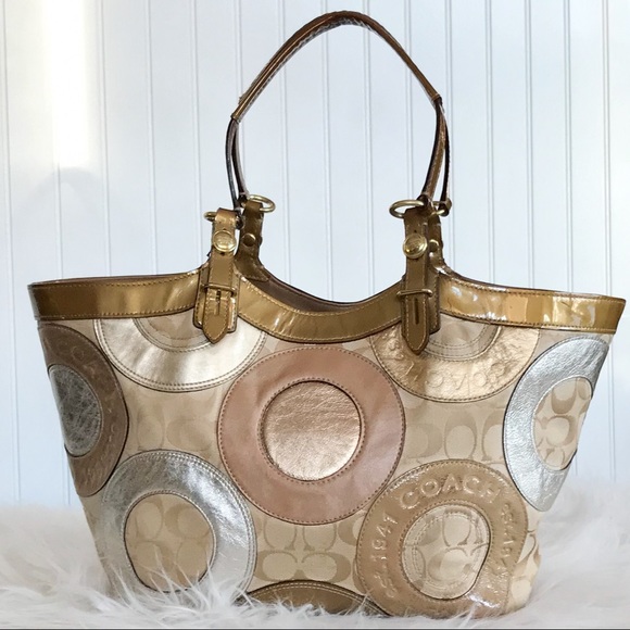 Coach Carly Signature Patchwork Tote. - Picture 2 of 16